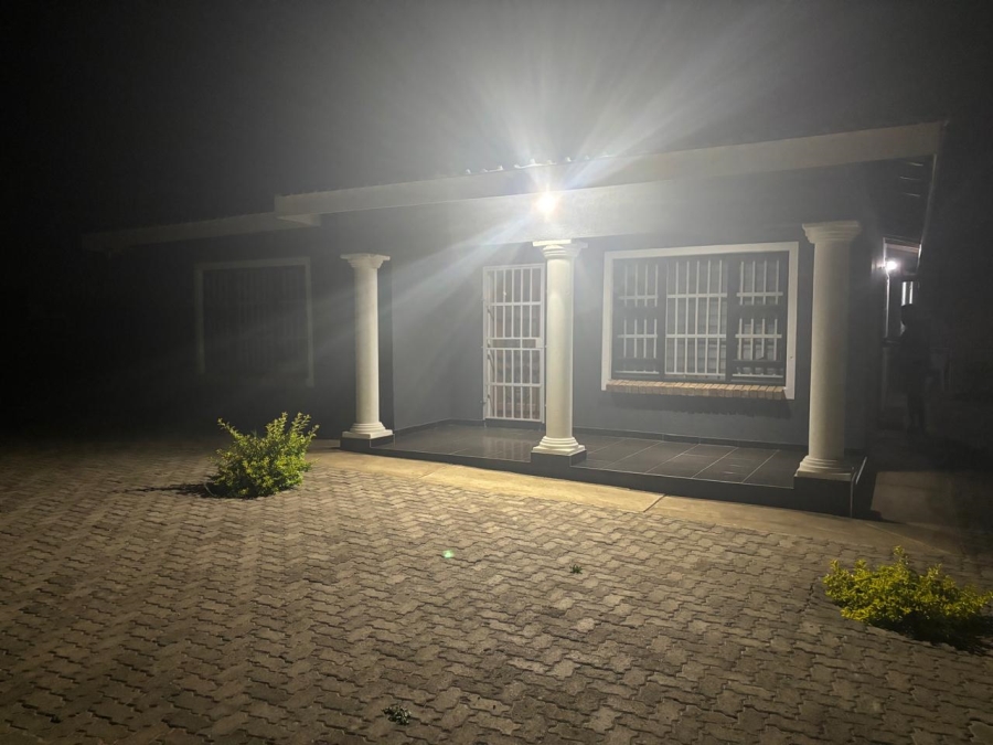 To Let 2 Bedroom Property for Rent in Lokaleng North West